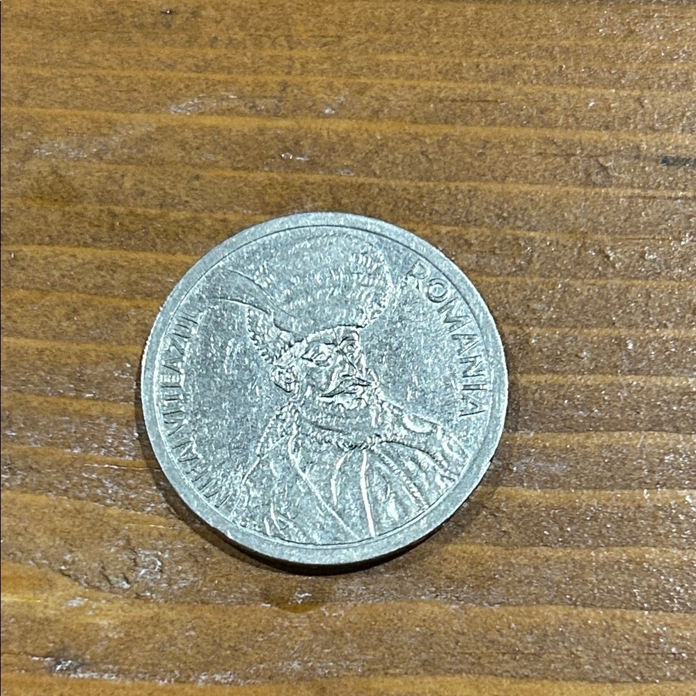 100 Lei coin, featuring the bust of Mihai Viteazul (Michael the Brave).
